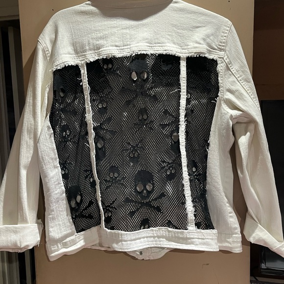 $395 Designer Boutique White Stretch Denim Jacket with SKULL mesh trim - Picture 7 of 9